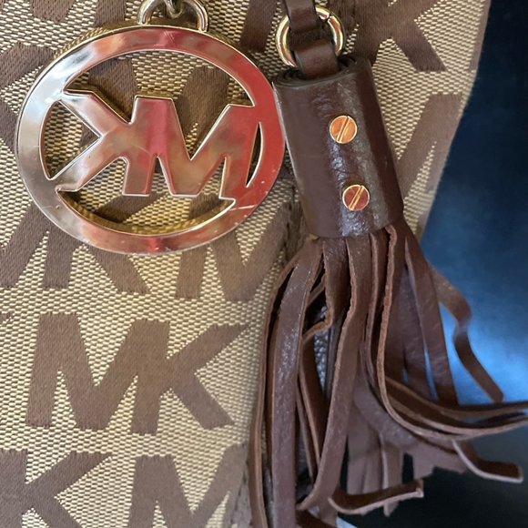 Michael Kors Bennet Hobo Bag signature colors - Picture 5 of 7